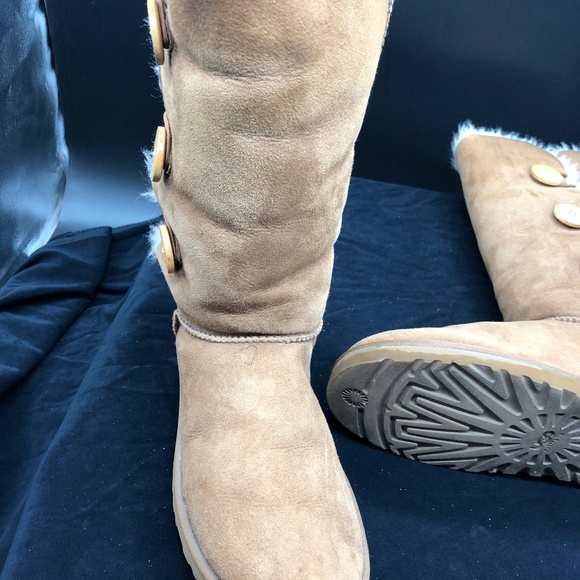 UGG Bailey 3 Button Boot - Picture 6 of 14
